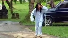 Alissa Soebandono arm carry 2