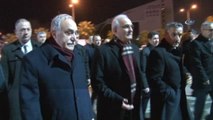 Bakan Demircan ve Bakan Fakıbaba, Basın Mensuplarına Karanfil Dağıttı