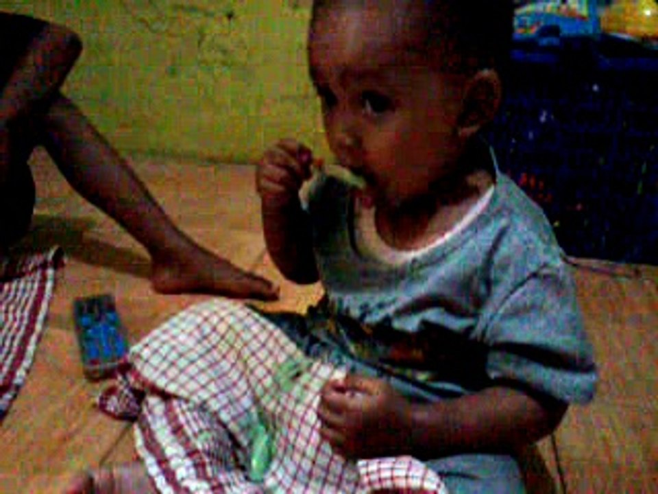 Ekspresi Balita saat Makan Es Krim 30 Des 2017