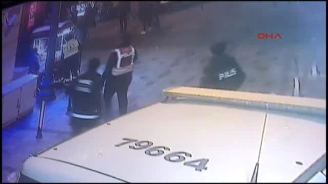 Yılbaşı Gecesi İstiklal Caddesi'nde Polis Dayağı İddiası