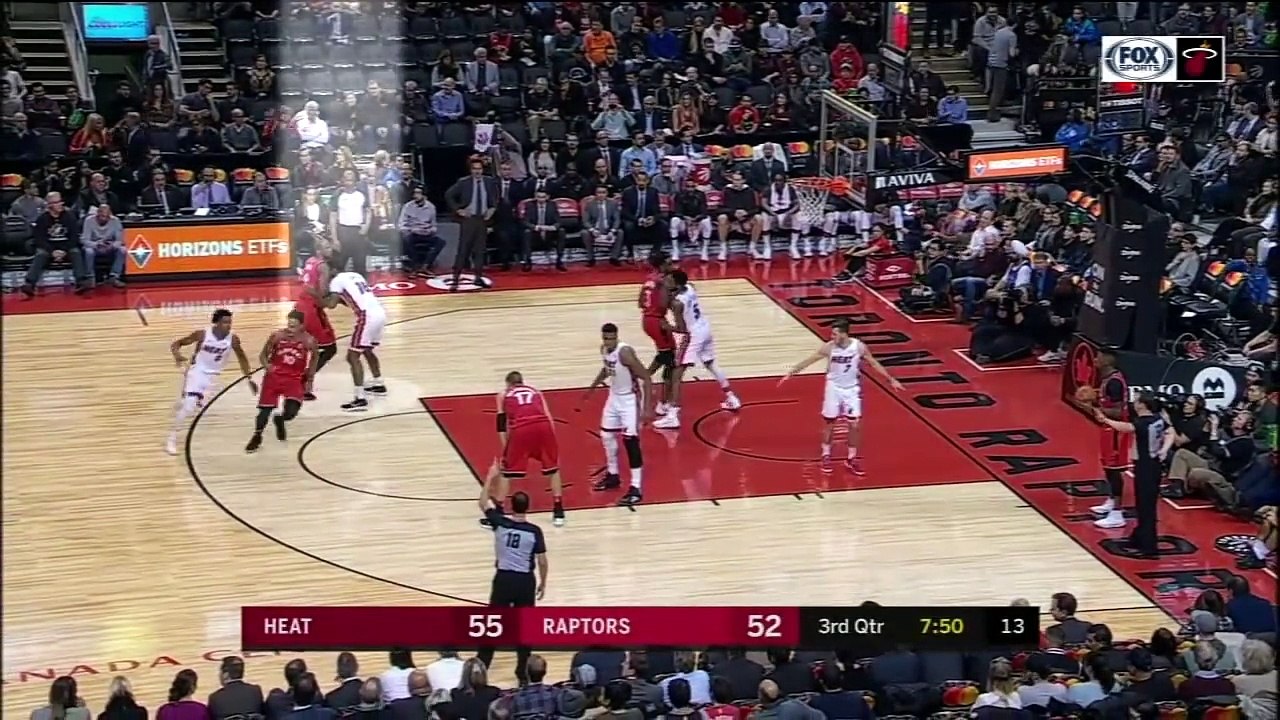 Serge Ibaka ile James Johnson yumruk yumruğa