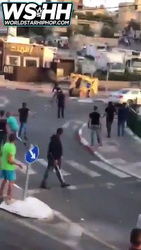 Quand tu débarques avec un bulldozer pour calmer tout le monde