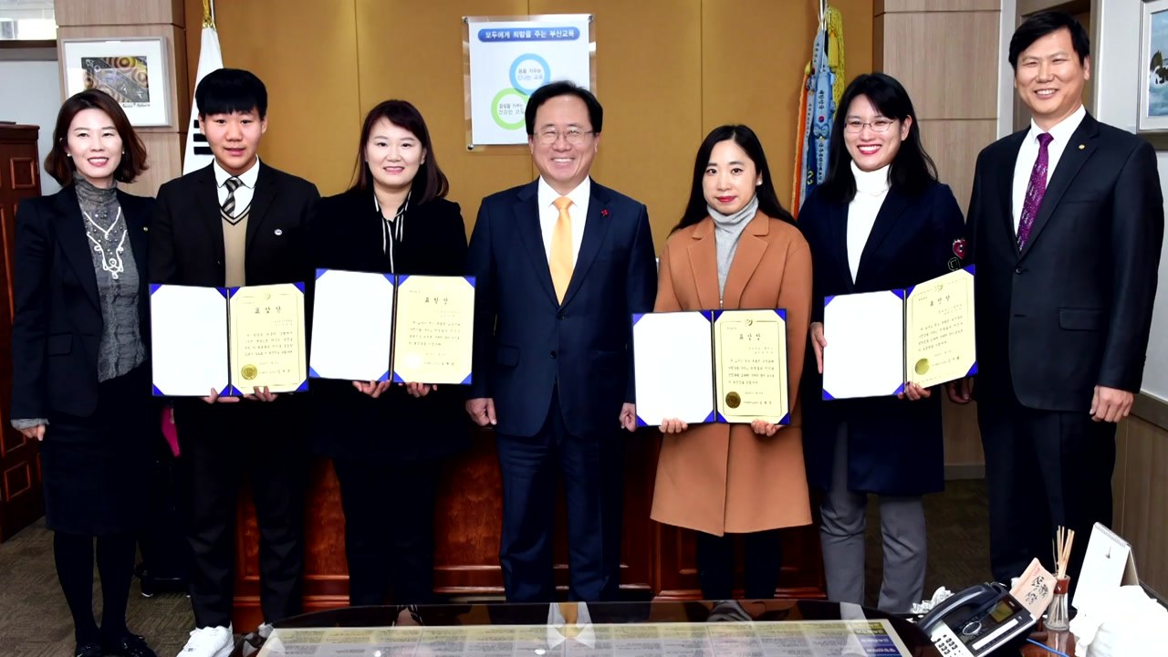 [부산] 심장마비로 쓰러진 학생 구한 교사와 학생 표창 / YTN