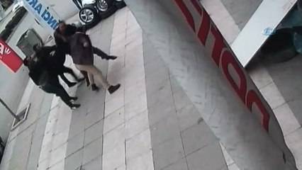 4 Kişi Saldırıp Defalarca Bıçaklayarak Öldürdüler... O Anlar Güvenlik Kamerasında