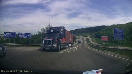 Russie: Un freinage très puissant pour éviter une collision avec une voiture