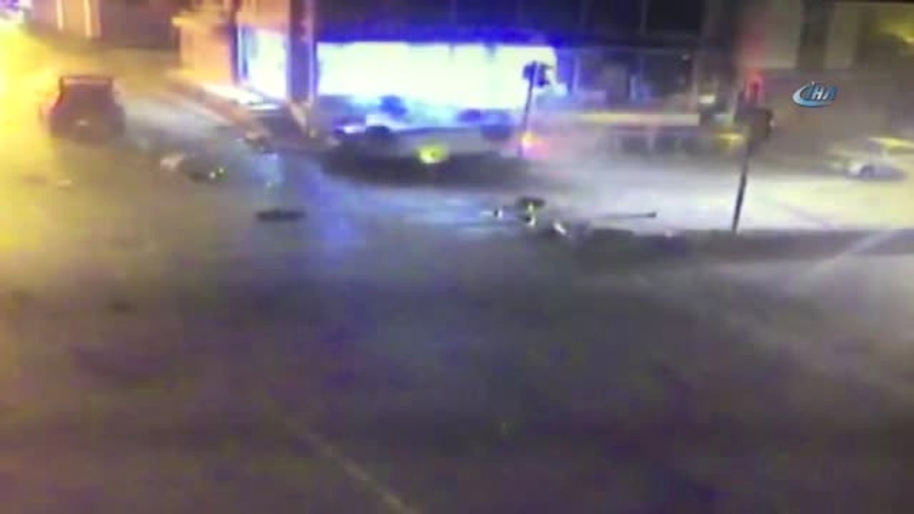 Kontrolden Çıkan Araç Takla Attı, Caddede Yürüyen Yaya Araç ile Duvar Arasına Sıkıştı.