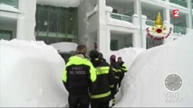 Neige : des stations de ski et des villages coupés du monde dans les Alpes