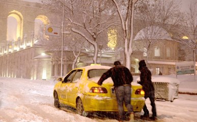 İstanbul'da Hafta Sonuna Dikkat: Sıcaklıklar Düşecek, Kar Geliyor