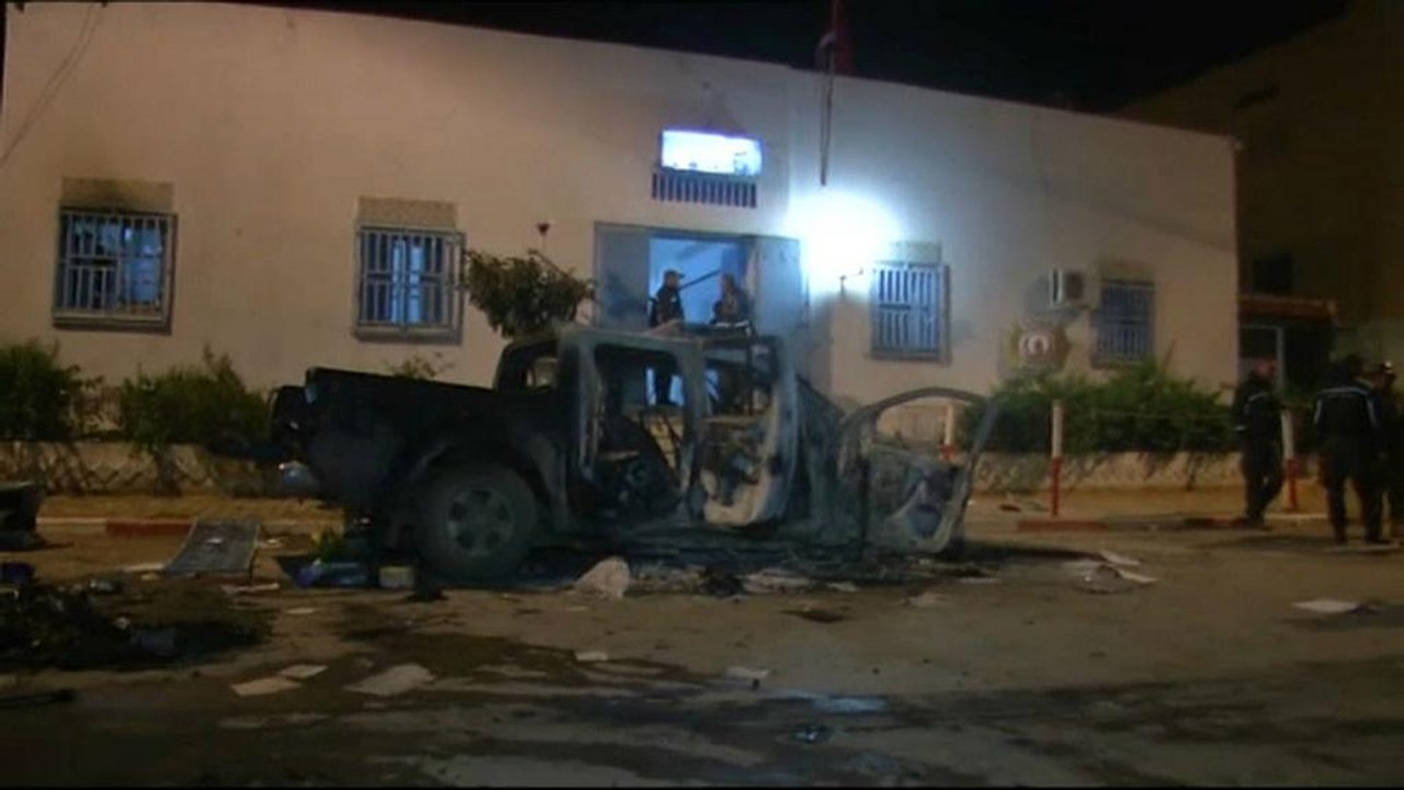 مجهولون يحرقون "سيناغوغ" في جربة مستغلين فوضى الاحتجاجات