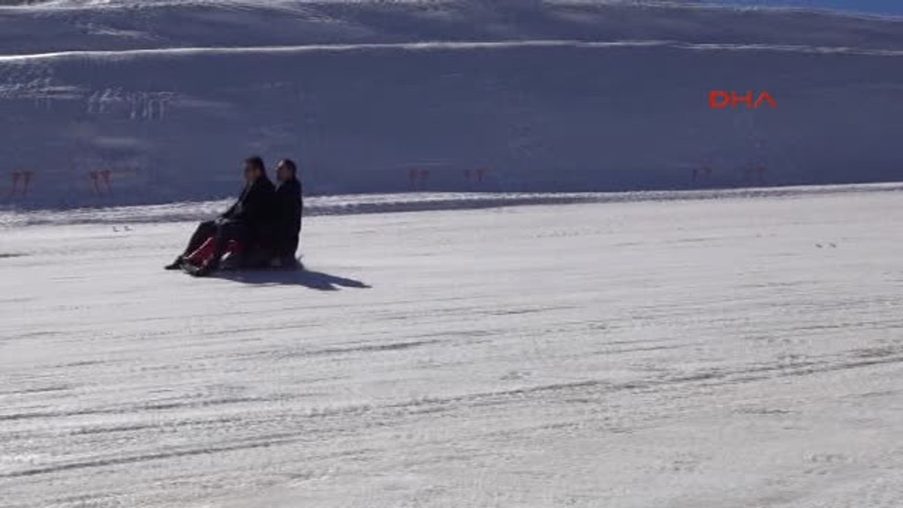 Kahramanmaraş Görme Engelliler Karda Kızak Keyfi Yaptı