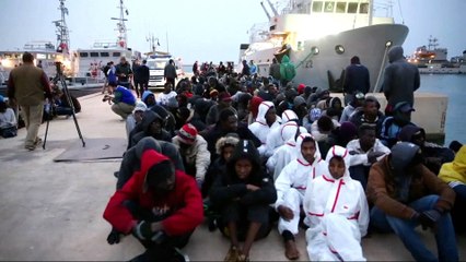 Download Video: Boat sinks off Libya coast, at least 90 migrants drown