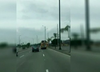 Imprudencia de un bus intercantonal en la autopista  Narcisa de Jesús cerca del Terminal Pascuales