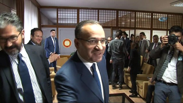 Başbakan Yardımcısı Bozdağ: ' AK Parti ve MHP'nin erken seçim talebi yok. Halkımız 16 Nisan'da seçimin ne zaman yapılacağına karar vermiştir'