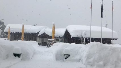 Resgates em estâncias de esqui dos Alpes depois dos nevões