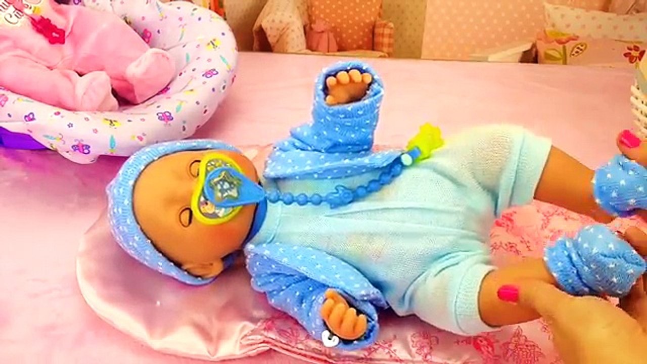 BEBÉ AVENTURAS Los mellizos JUEGAN con mi PERRITA BERTA Baby Born Rutina de tarde