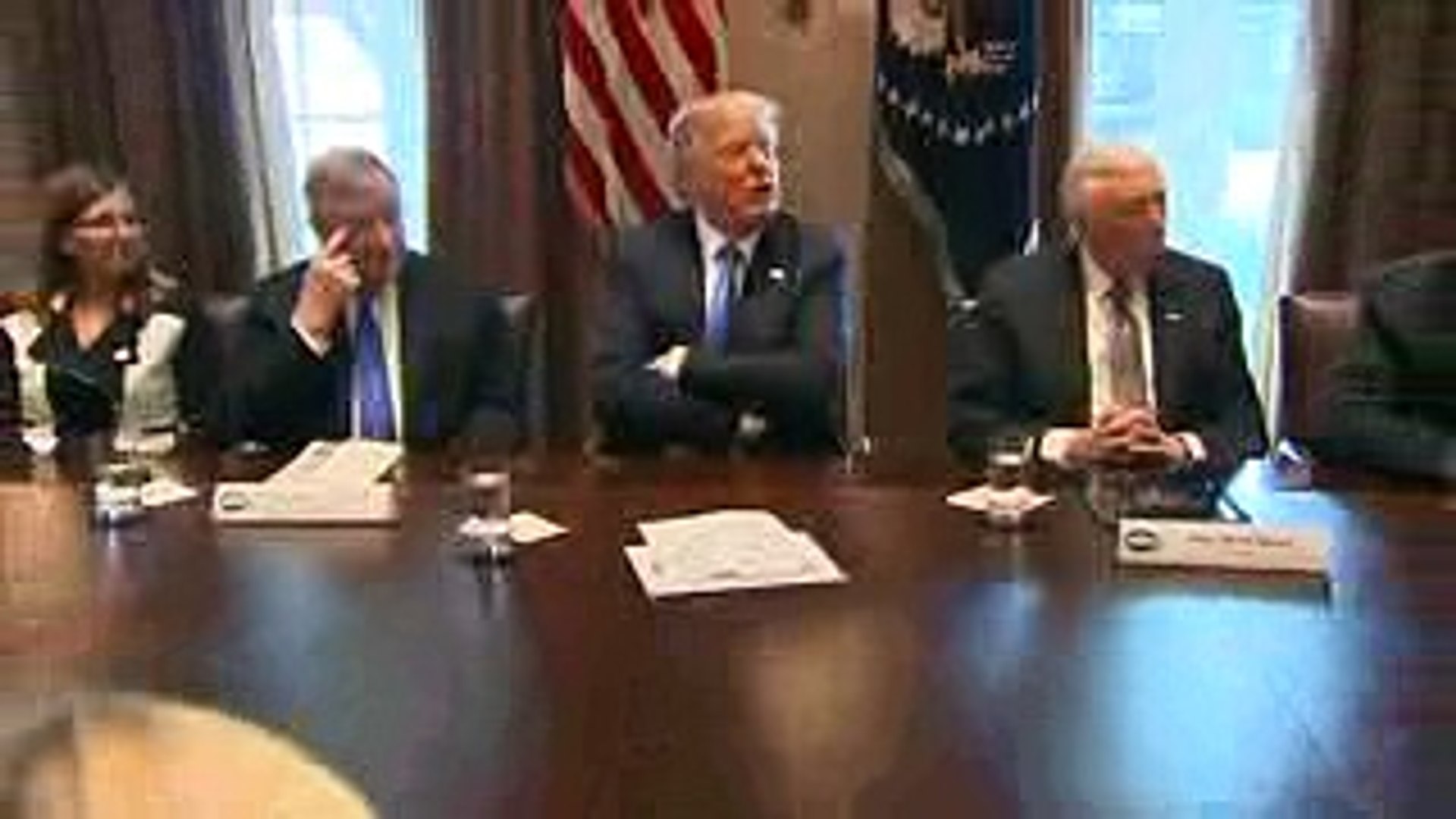 Trump- 'I'll beat Oprah' - BBC News