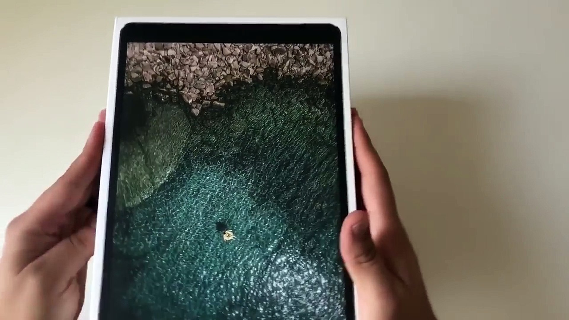 10.5 iPad Pro unboxing and quick comparison vs 9.7 iPad Pro