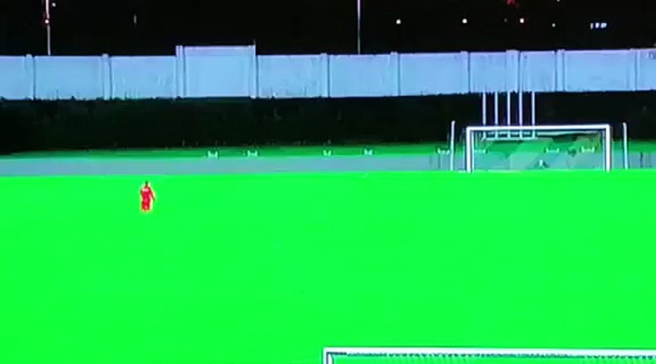 Arango do AVES marcou 2 golos e deu uma volta de joelhos ao relvado