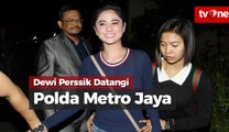 Dewi Perssik Datangi Mapolda Metro Jaya Terkait Penerobosan