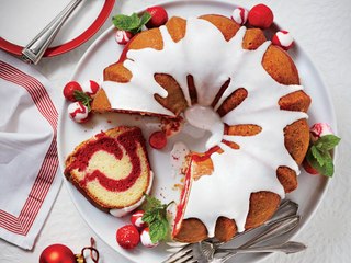 RED VELVET MARBLE POUND CAKE