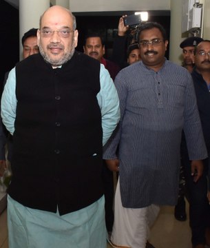 ಸರ್ಪ ಶಕುನ : ಅಮಿತ್ ಶಾ ತಂಗಿದ್ದ ಬೆಂಗಳೂರಿನ ಹೋಟೆಲ್ ನಲ್ಲಿ ಹಾವು ಕಾಣಿಸಿದ್ದೇ ದೊಡ್ಡ ಕಥೆ | Oneindia Kannada