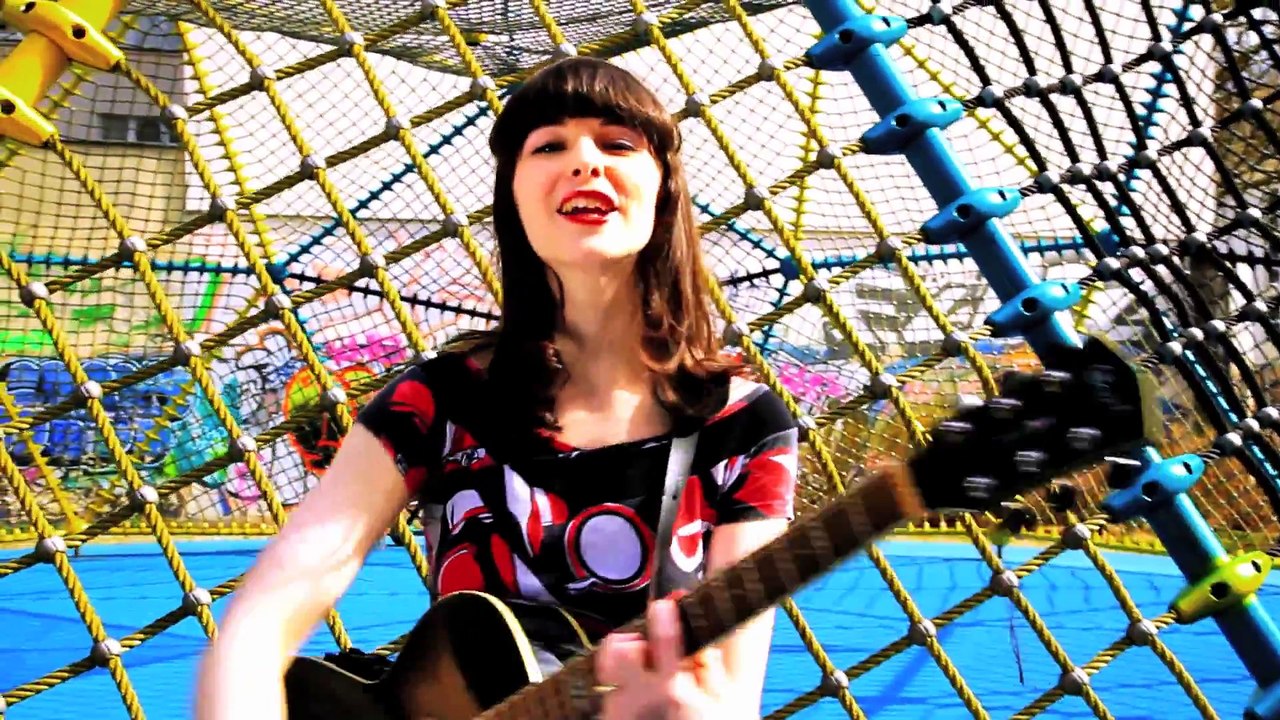 Roxanne de Bastion - Indie Electro Pop Official Video