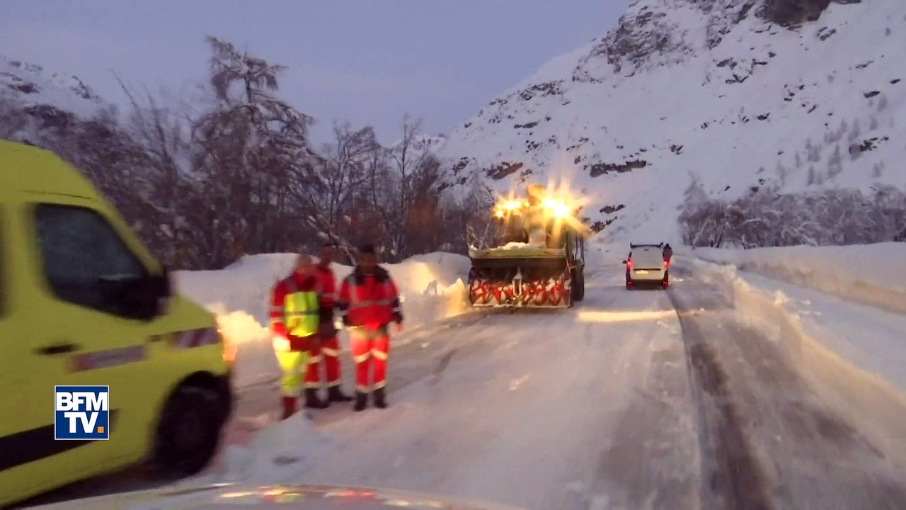 À Bonneval-sur-Arc, des murs de neige érigés le long des routes