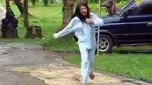 Alissa Soebandono arm carry 2