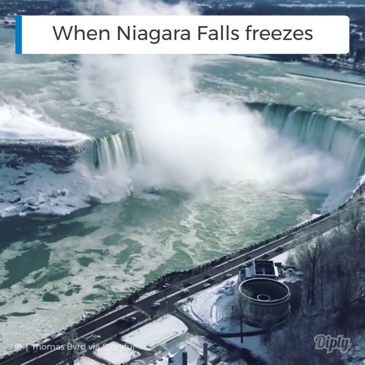 Les chutes du Niagara prises dans les glaces... Magnifique