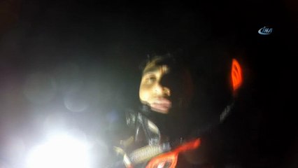 Batmak üzere olan bottan böyle kurtarıldılar...41 kaçak göçmen için film gibi kurtarma operasyonu