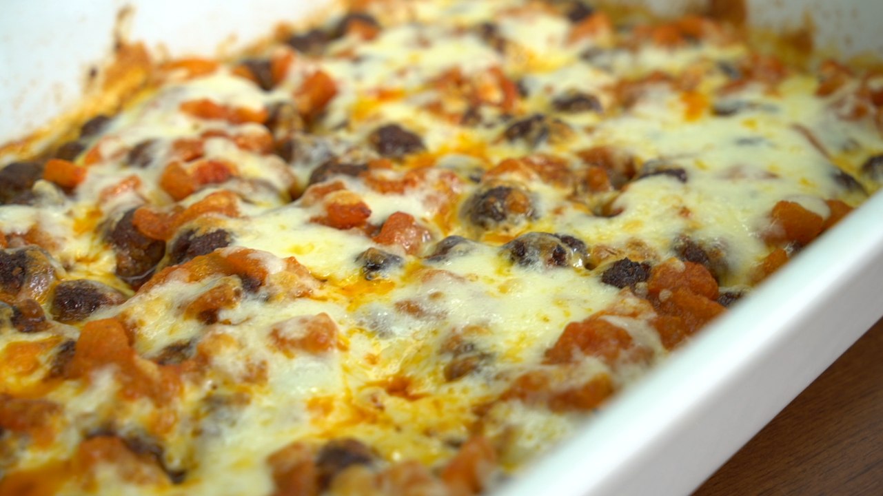 Domates Soslu Kaşarlı Köfte Tarifi