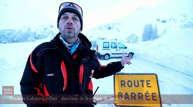 Savoie : passage en convoi sur la RD 902 entre Bessans et Bonneval