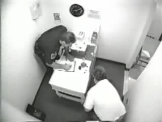 Crash d'un gars bourré au poste de Police