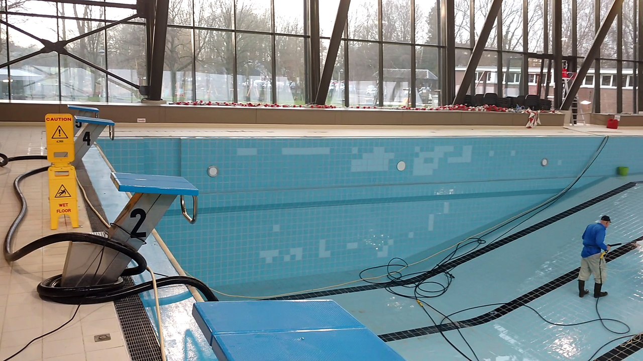 Nettoyage de la piscine de Waremme