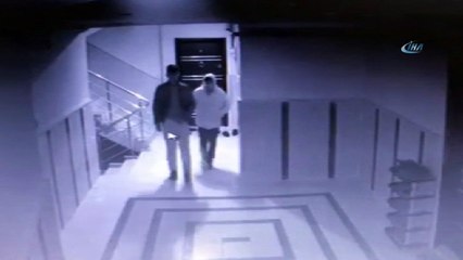 Ayakkabı hırsızları güvenlik kamerasında