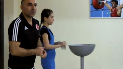 Burhaniye'de Halter İl Şampiyonası Yapıldı