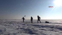 Hakkari Yüksekova'da Eskimo Usulü Balık Avı