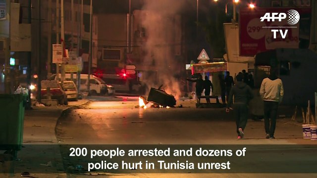 200 arrested, dozens hurt in Tunisia unrest