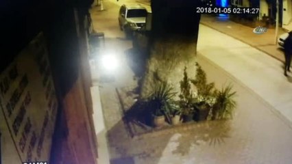 Sahte Polislere İnandı, 60 Bin Lirayı Balkondan Attı