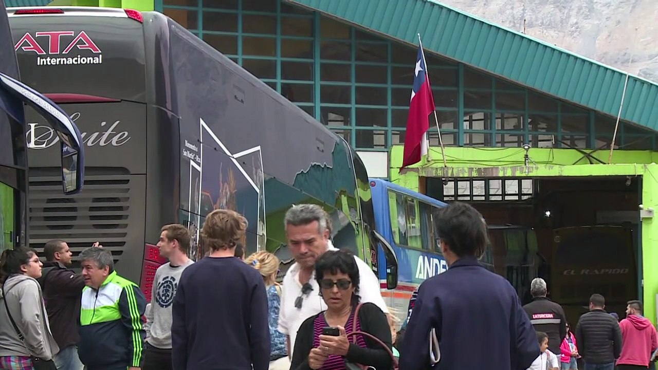Thousands of Argentines cross over to Chile for Pope's visit
