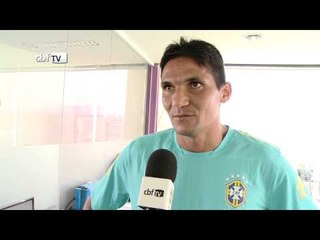 Aos 32 anos, Durval tem sua primeira oportunidade na Seleção