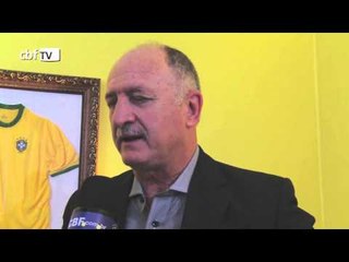 Luiz Felipe Scolari aprova nova camisa da Seleção