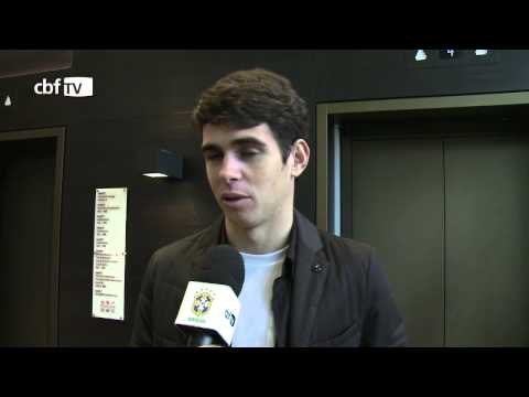 Oscar, pela primeira vez, jogando contra a torcida que o aplaude