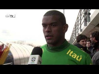 Fernando, no lugar certo e na hora certa. Assista como foi o treino da Seleção em Genebra.