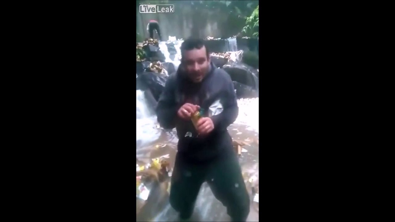 Cette rivière se transforme en véritable fontaine à bières après qu'un camion se soit renversé