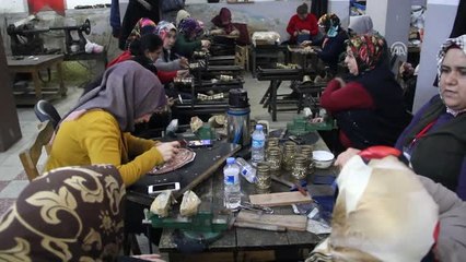 Ev Hanımları Geleneksel Zanaatları Öğreniyor