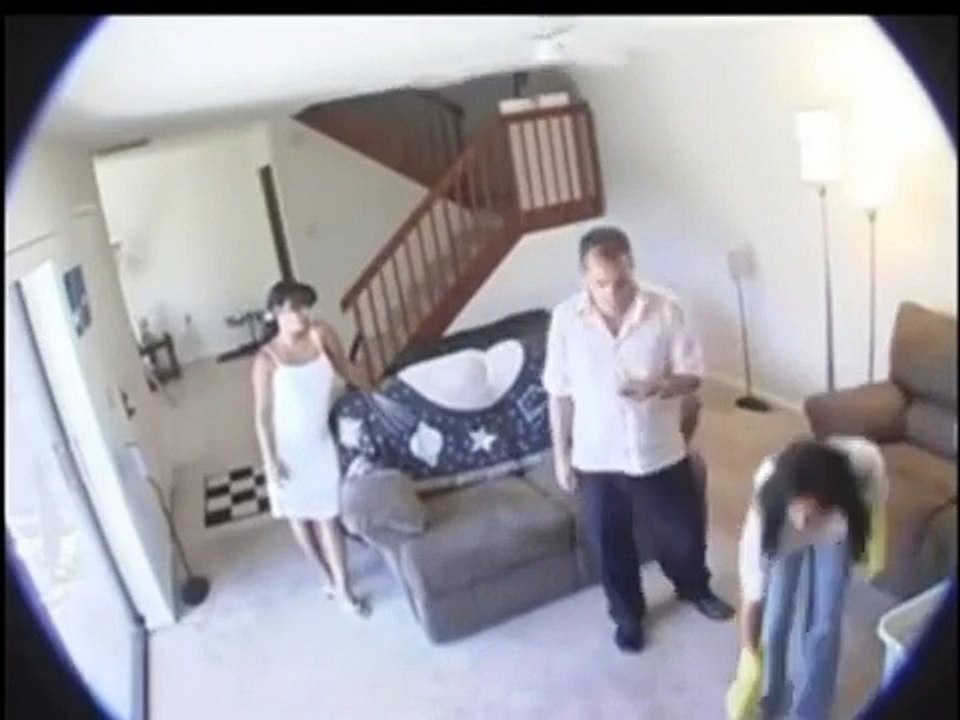 HOMBRE PONE CAMARA OCULTa