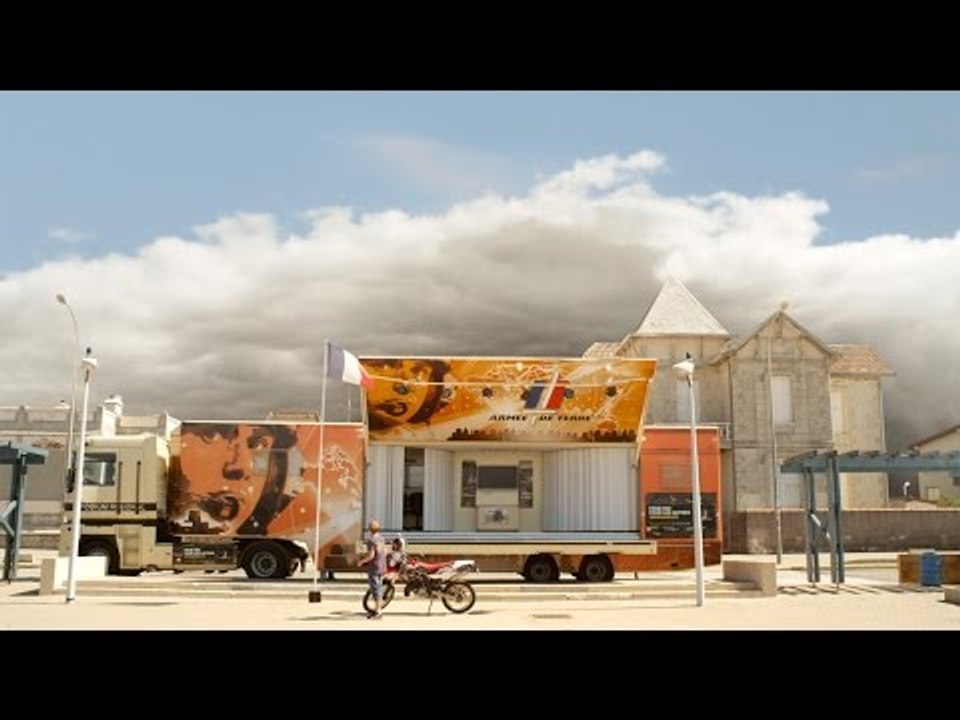 Les Combattants clip - "I want to sign up"