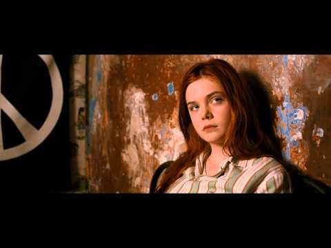 Ginger & Rosa trailer (HD) starring Elle Fanning, Annette Bening and Alice Englert