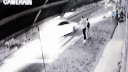 Otomobilin altında kalan 4 yaşındaki çocuk hayatını kaybetti... Kaza anı kamerada